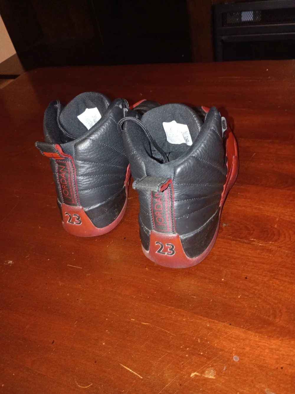 Jordan Men's Black and Red Retro Basketball Sneakers